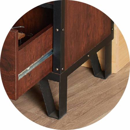 Základna je podepřena plochým dnem, což jí poskytuje lepší namáhací plochu a zvyšuje odolnost.